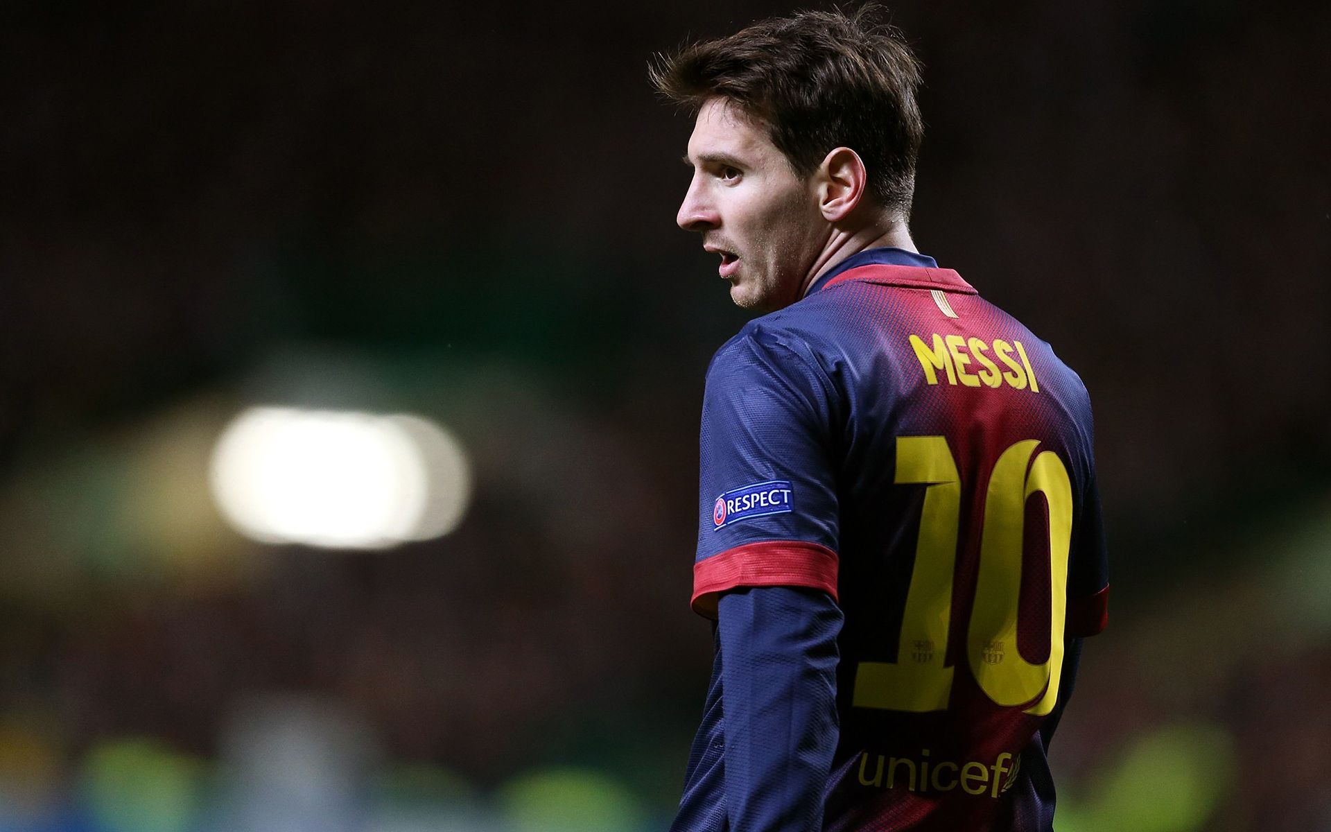 《球场安保往事：那些冲入赛场的疯狂球迷与突发状况》